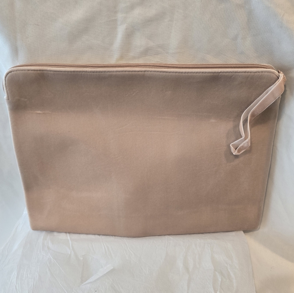 Valentino New Velvet Pink Lap Top Case/Clutch - Picture 3 of 9